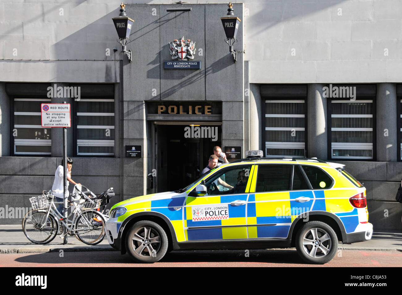 Police car parked outside City of London Bishopsgate Police station ...