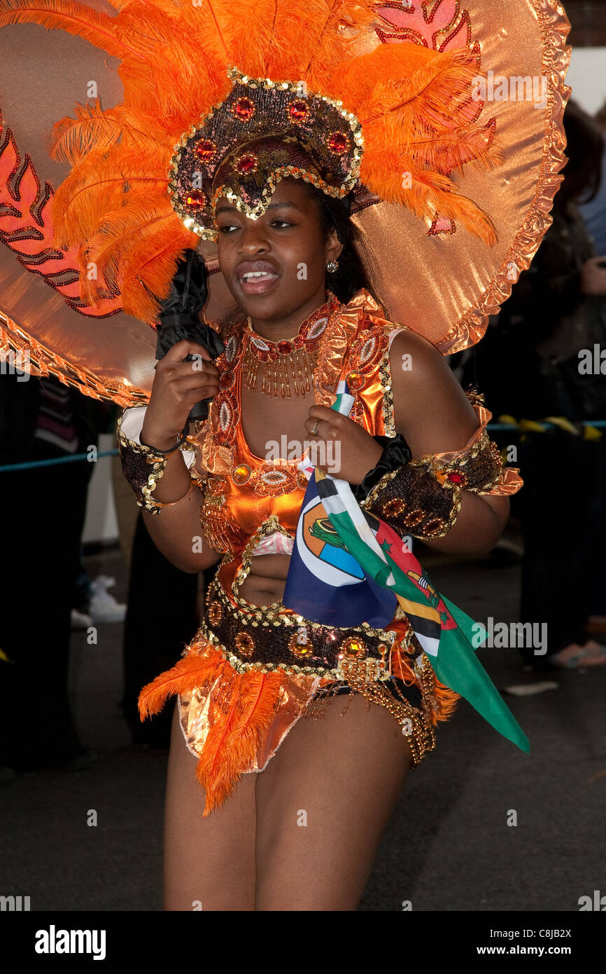 Notting hill carnival woman dancing hi-res stock photography and images ...