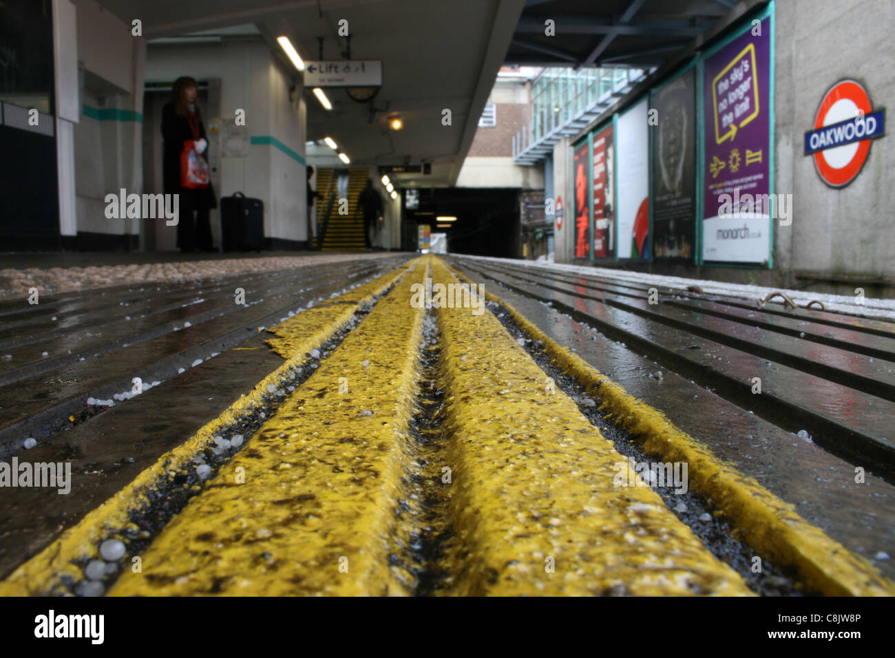 Oakwood tube station platform Stock Photo Alamy