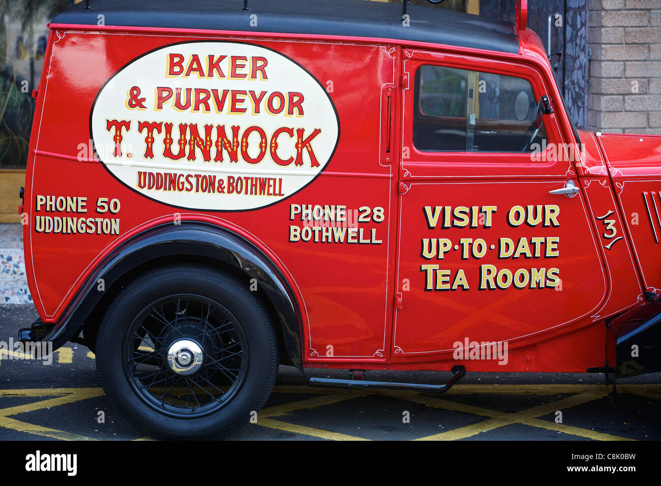 Vintage delivery van hi-res stock photography and images - Alamy