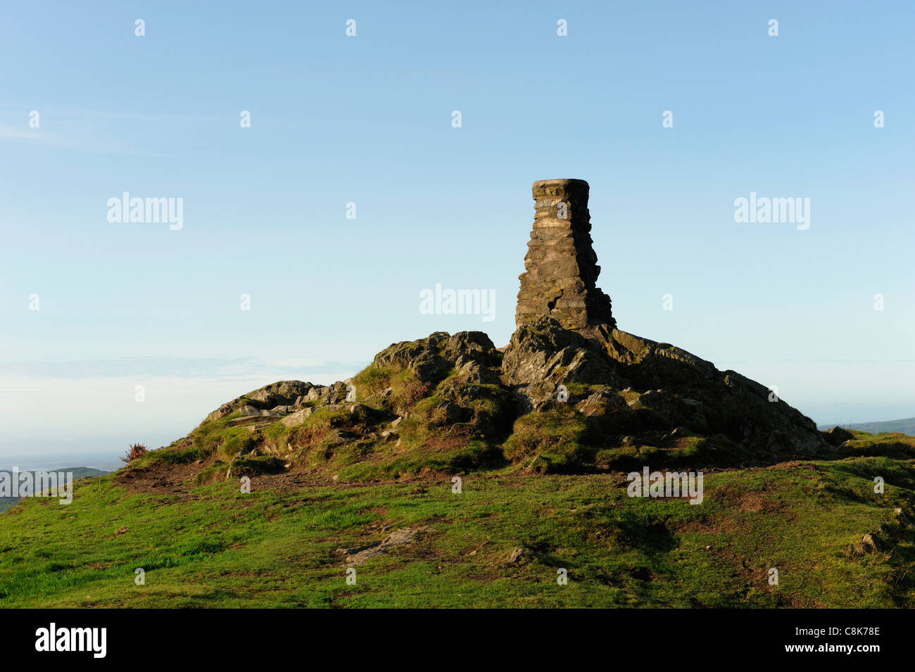 The cairn at the top of Gummers How in the Lake District Stock Photo