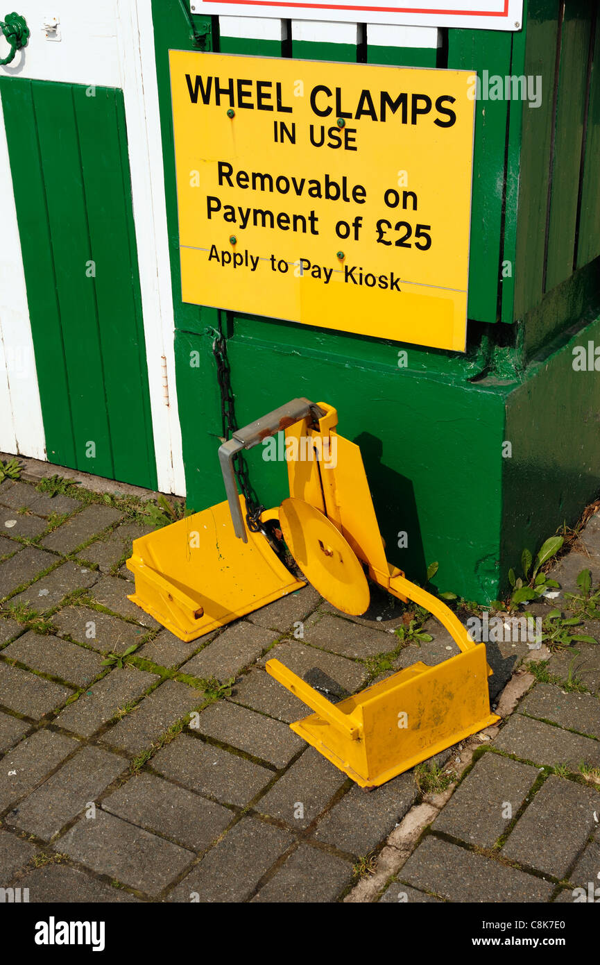 Wheel Clamp No Parking sign Stock Photo