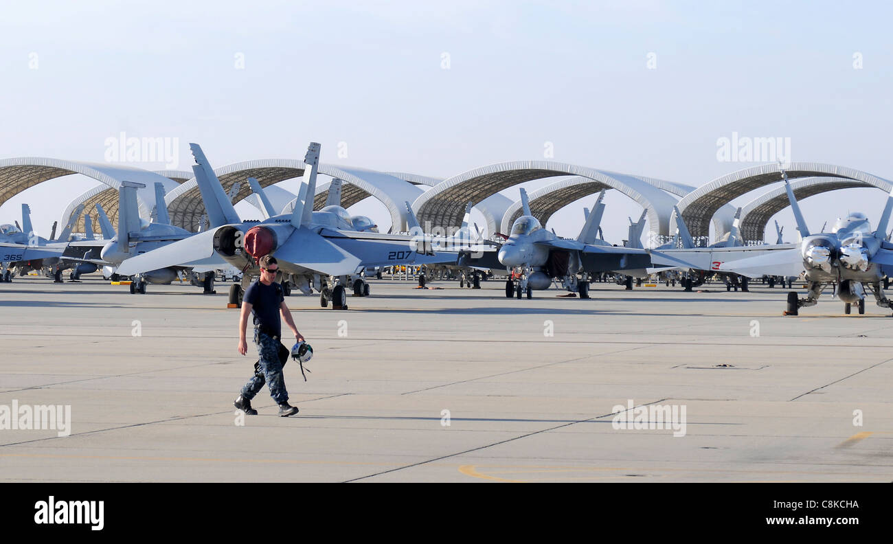 Vx 31 Dust Devils F 18 Naval Air Weapons Station Naws China Lake Stock Photo Alamy