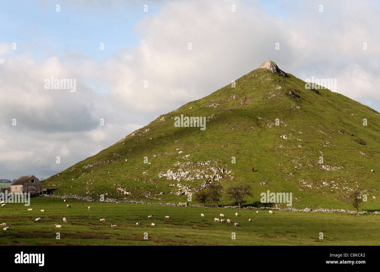 Thorpe Cloud in the Peak District which guards the entrance to Dovedale Stock Photo