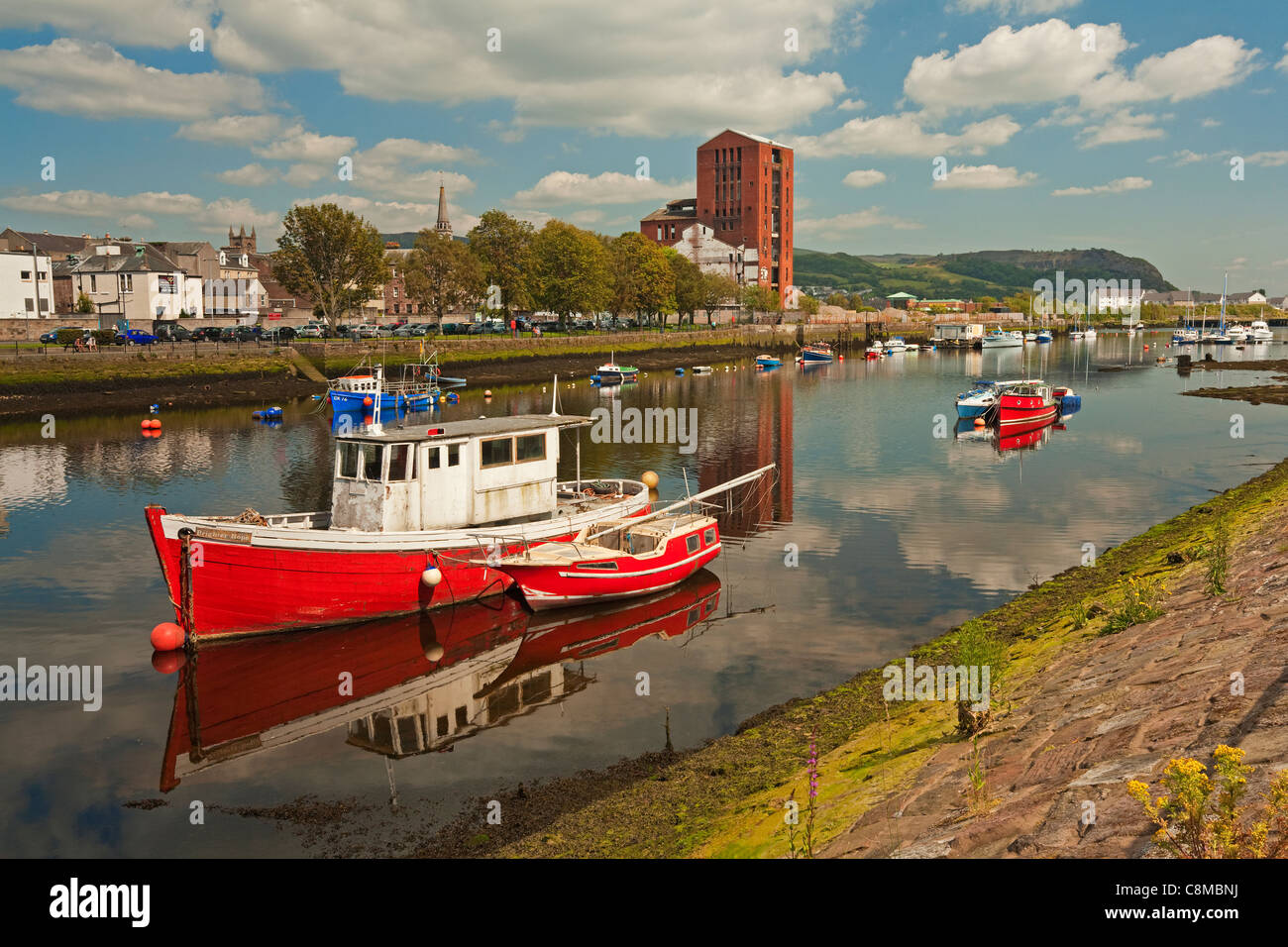 Dumbarton Distillery and boats on the River Leven Stock Photo