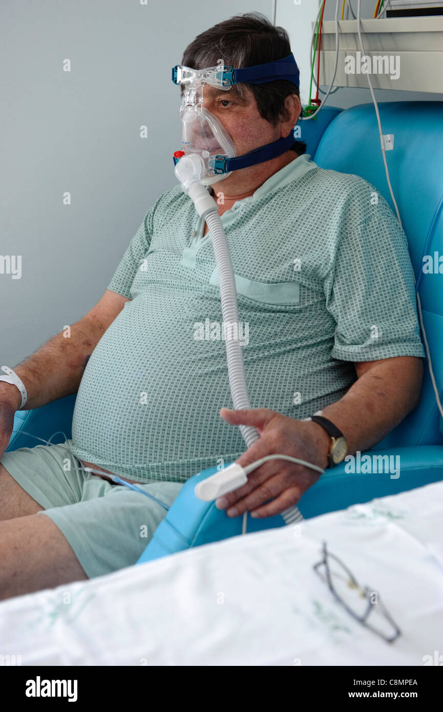 Man wearing oxygen mask Stock Photo Alamy