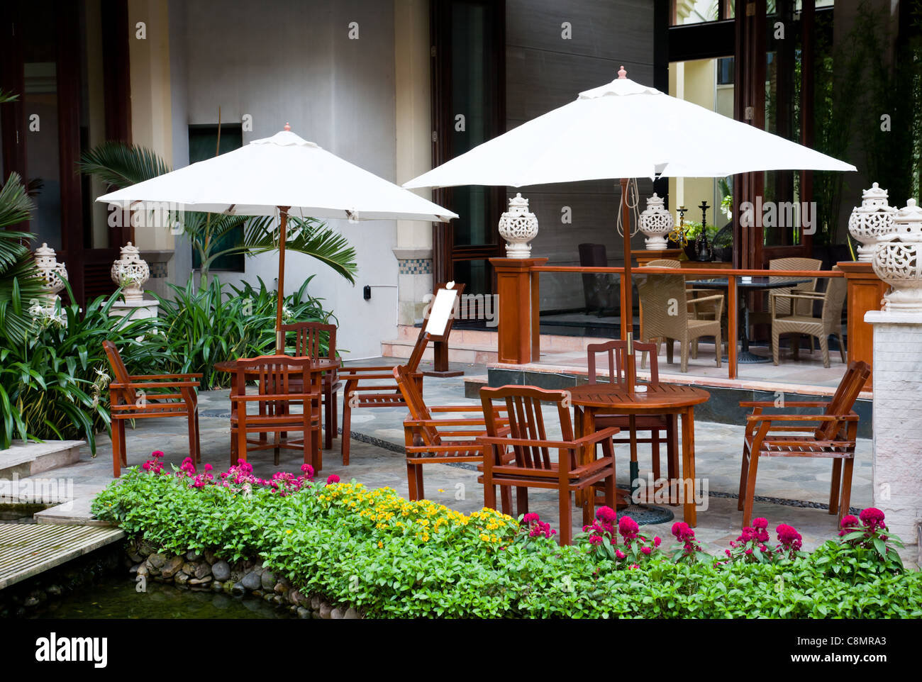 Outdoor Cafe At Hotel Garden Stock Photo Alamy - Hotel Restaurant Outdoor