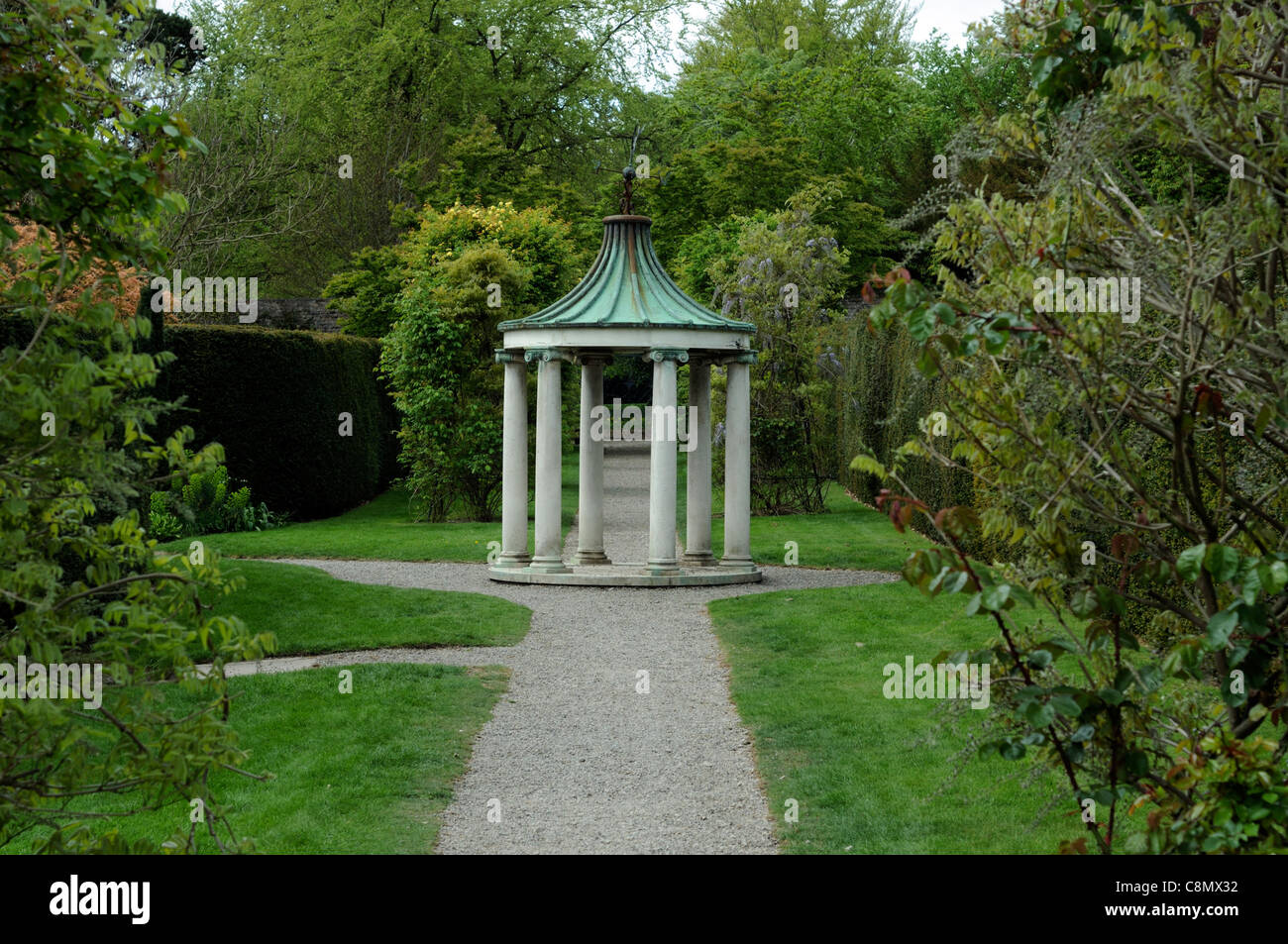 Garden gazebo hires stock photography and images Alamy