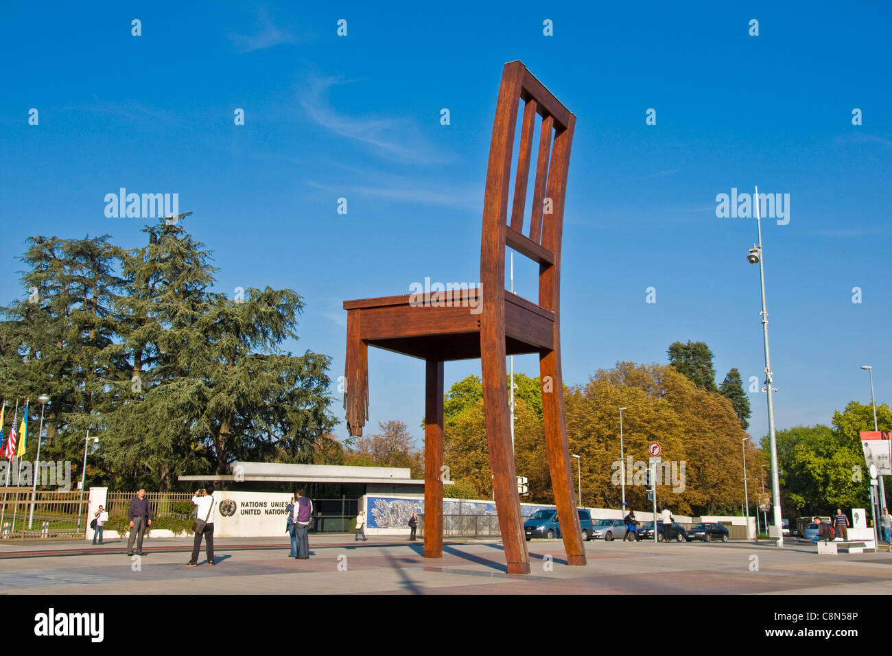 The broken chair by Daniel Berset on the place des nations outside the