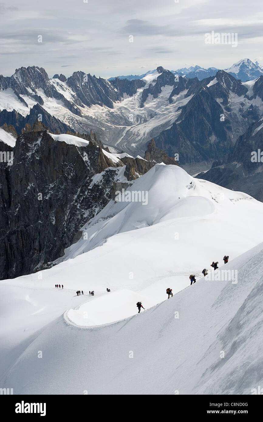 Italy - France, Mont Blanc, Aiguille du Midi, climbers approaching the summit Stock Photo