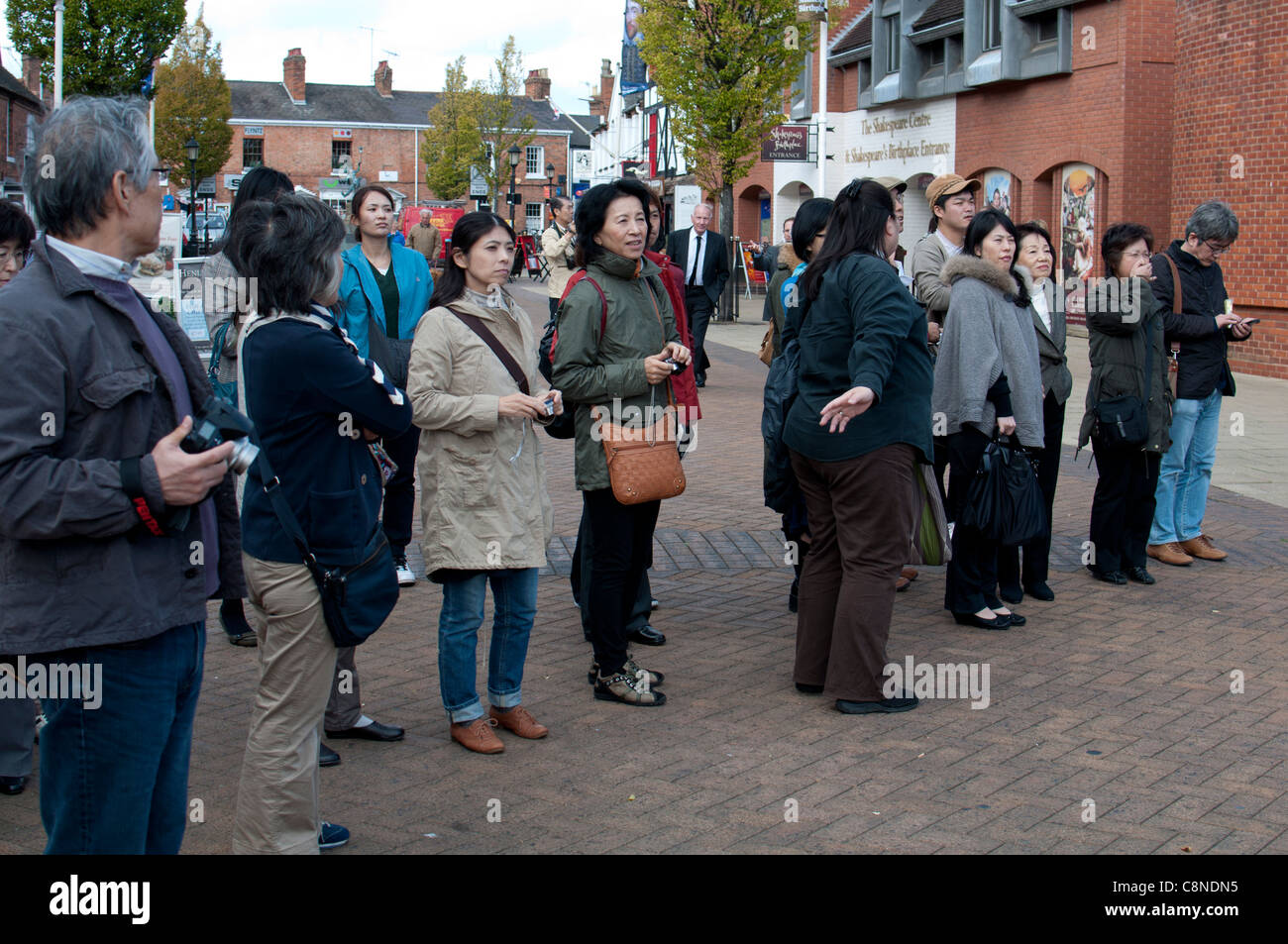 Japanese tourists in Stratford-upon-Avon, England, UK Stock Photo - Alamy