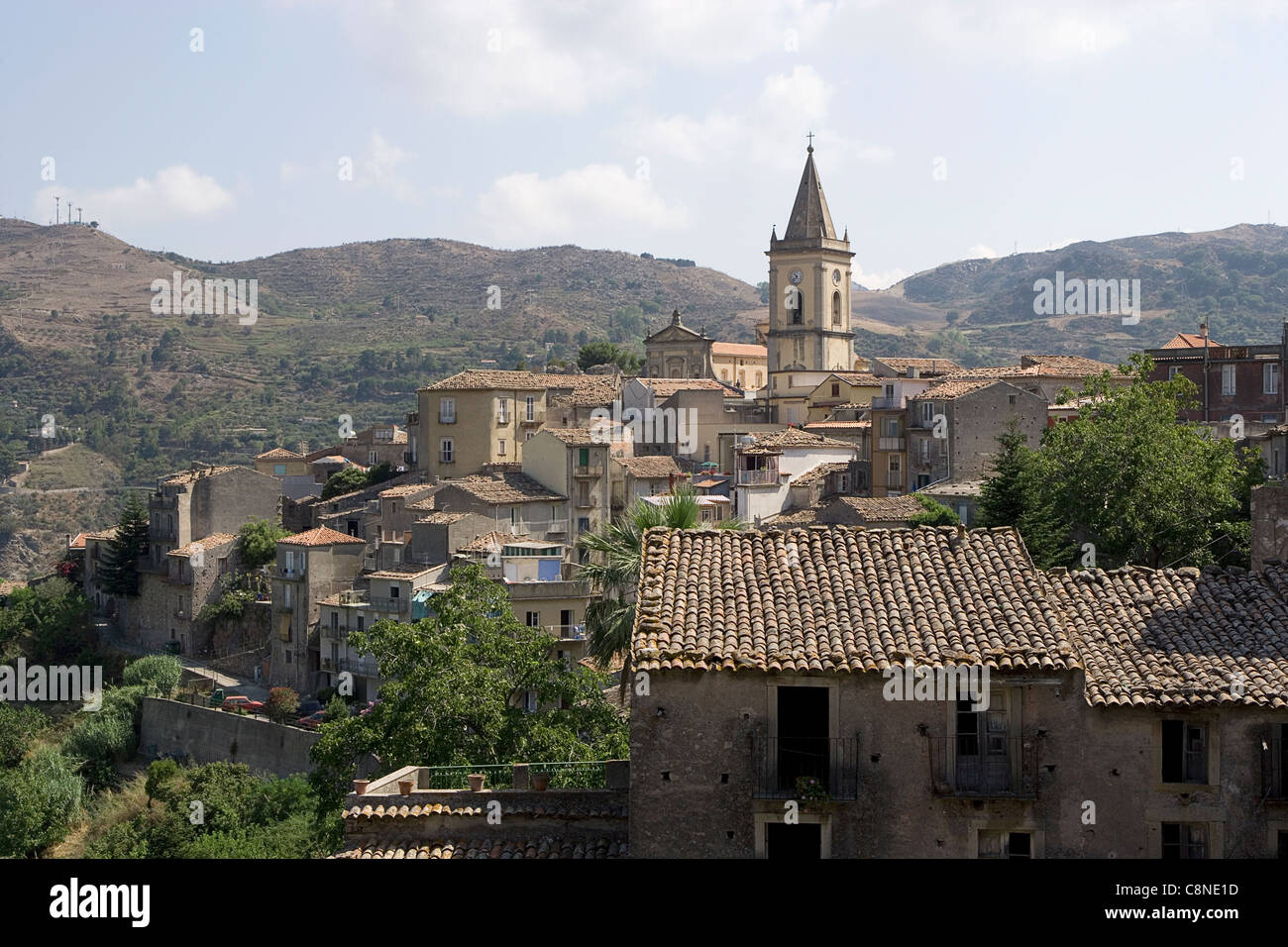 Italy, Sicily, Novara di Sicilia, view of the town nestling amongst the mountains Stock Photo