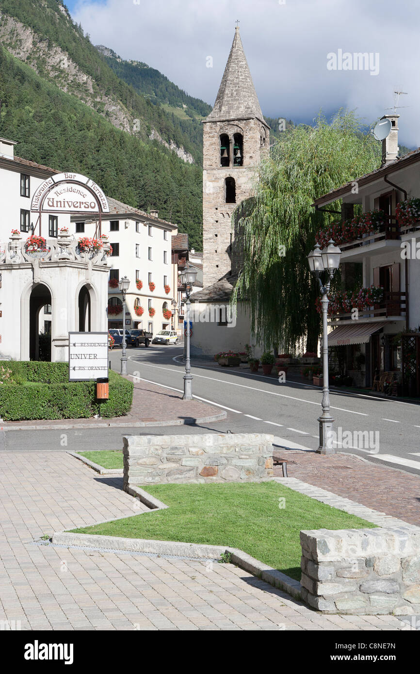Italy, Piemonte, Valle d'Aosta, Pre St Didier, main street with church Stock Photo