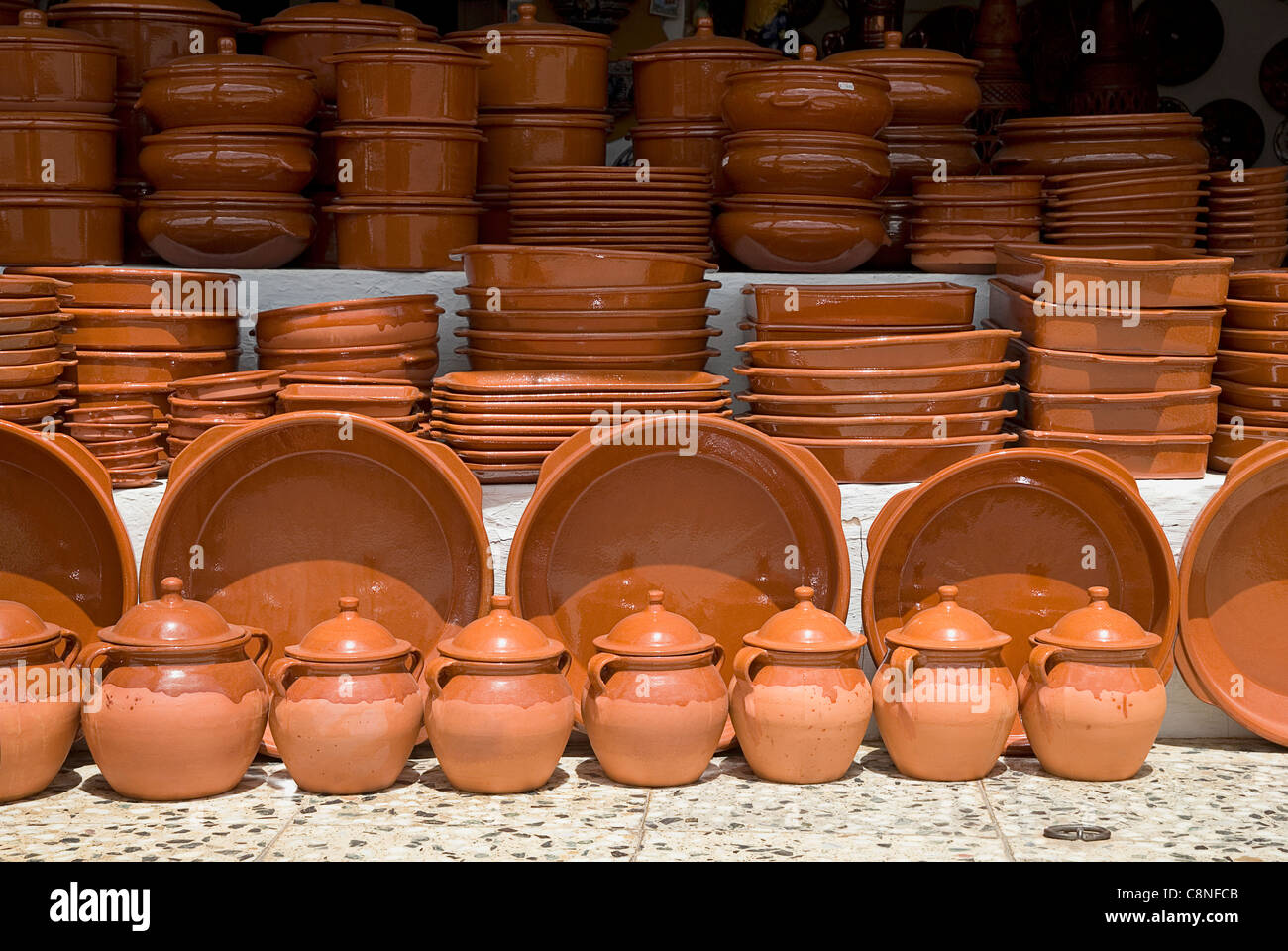 Earthenware plates hi-res stock photography and images - Alamy