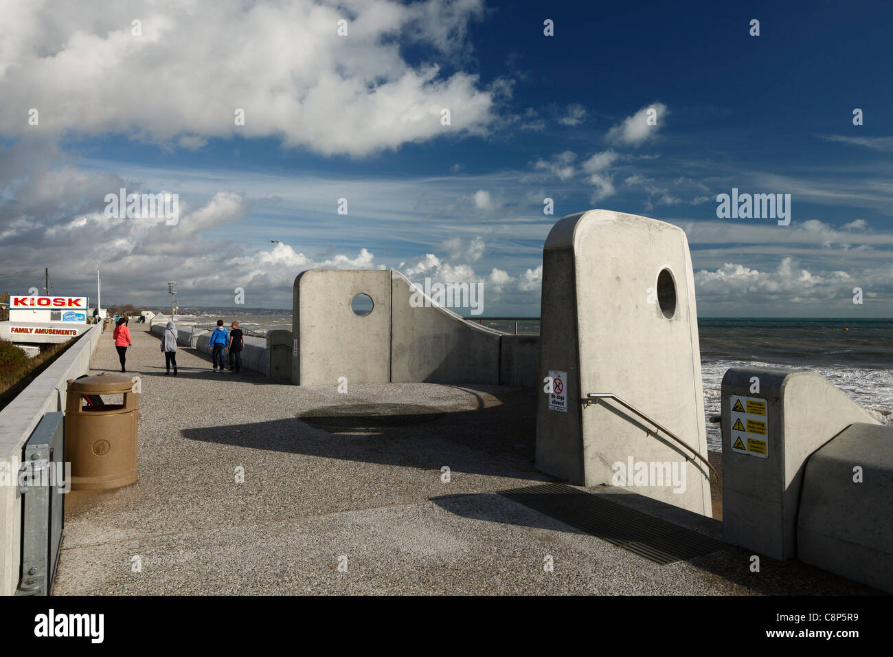 The new Dymchurch sea wall Stock Photo Alamy