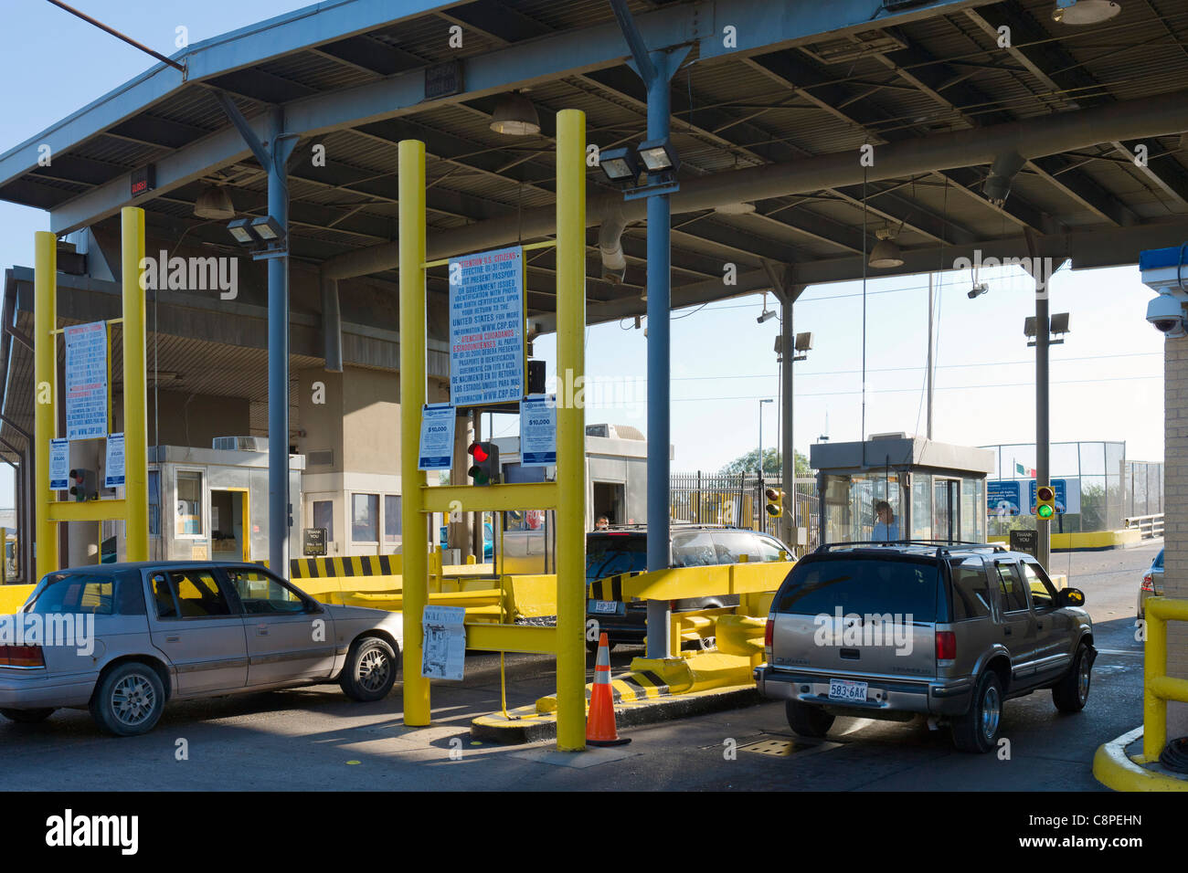 Toll booths to cross the Rio Grande at the US/Mexican border in Brownsville, Texas, USA Stock Photo