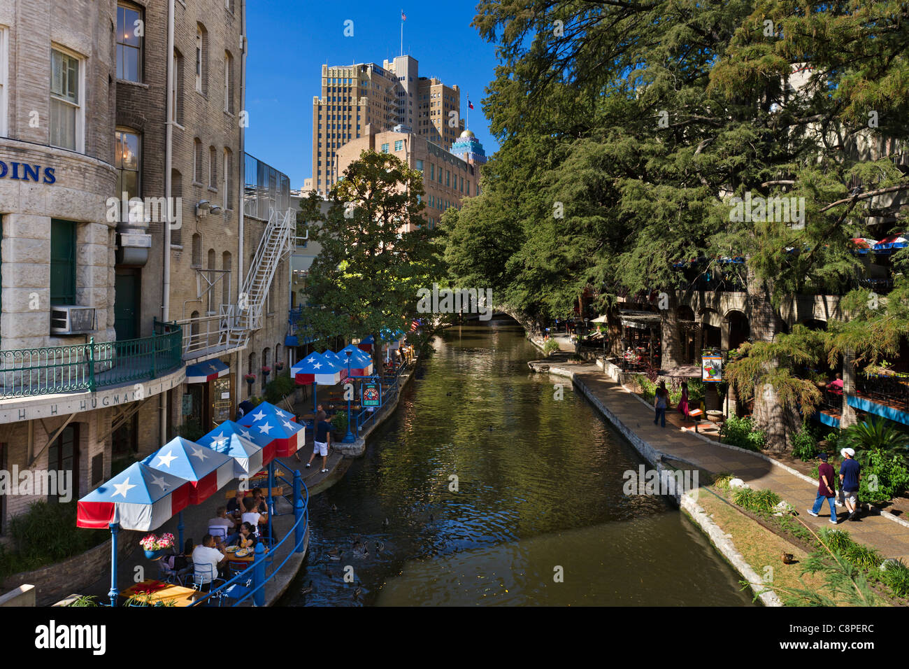 San antonio river walk blue sky hi-res stock photography and images - Alamy