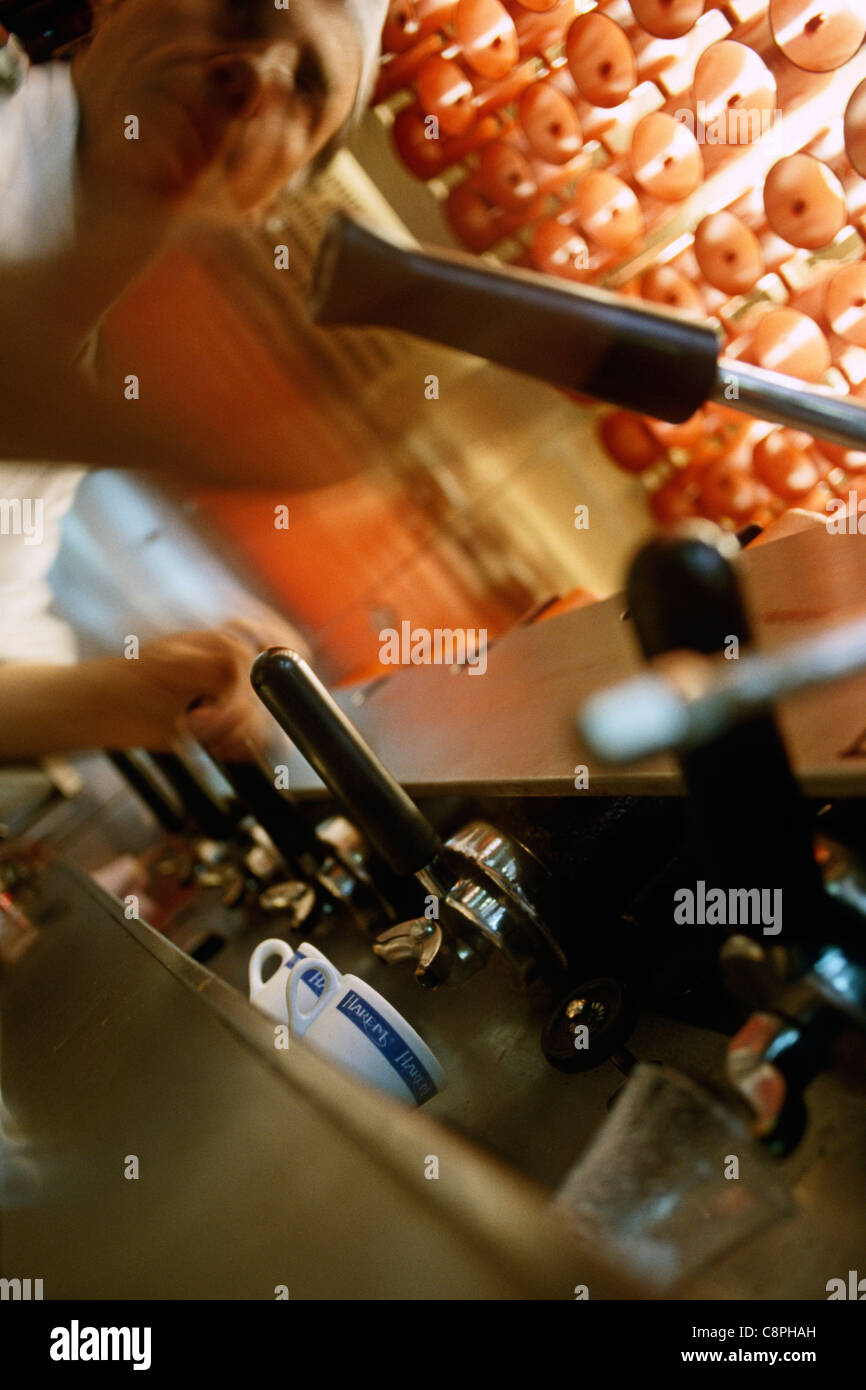 https://c8.alamy.com/comp/C8PHAH/naples-italy-making-espresso-coffee-at-bar-mexico-C8PHAH.jpg