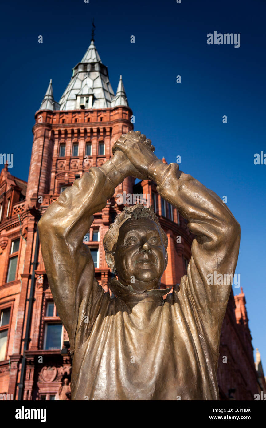 UK, Nottinghamshire, Nottingham, statue of football manager Brian Clough by sculptor Les Johnson Stock Photo