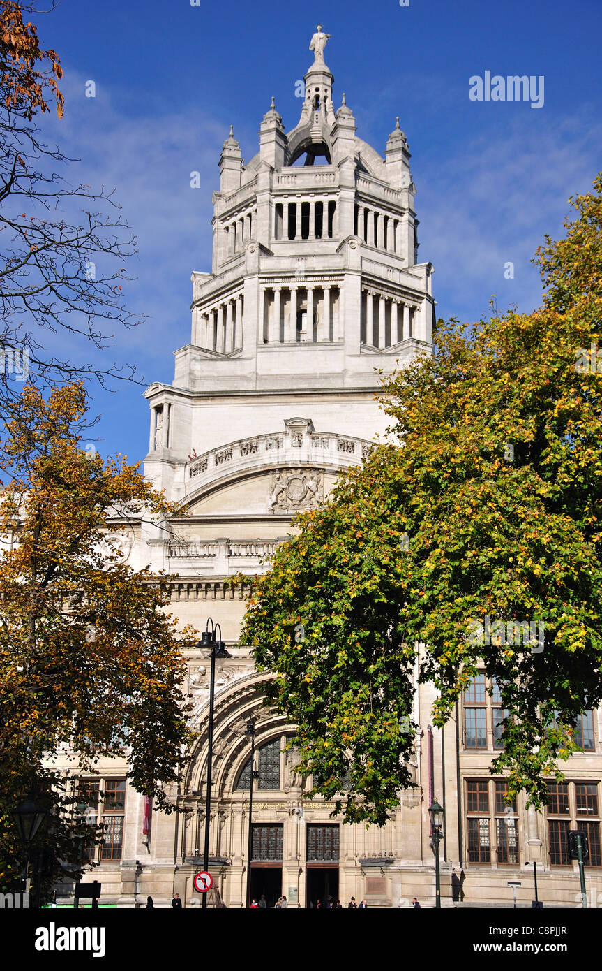 Main entrance to Victoria and Albert Museum, Cromwell Gardens