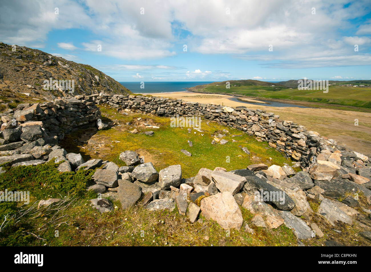 Baile Mhargaite Broch and the river Naver, near Bettyhill, Sutherland, Scotland, UK.  Also called Sandy Dun or Invernaver Broch. Stock Photo