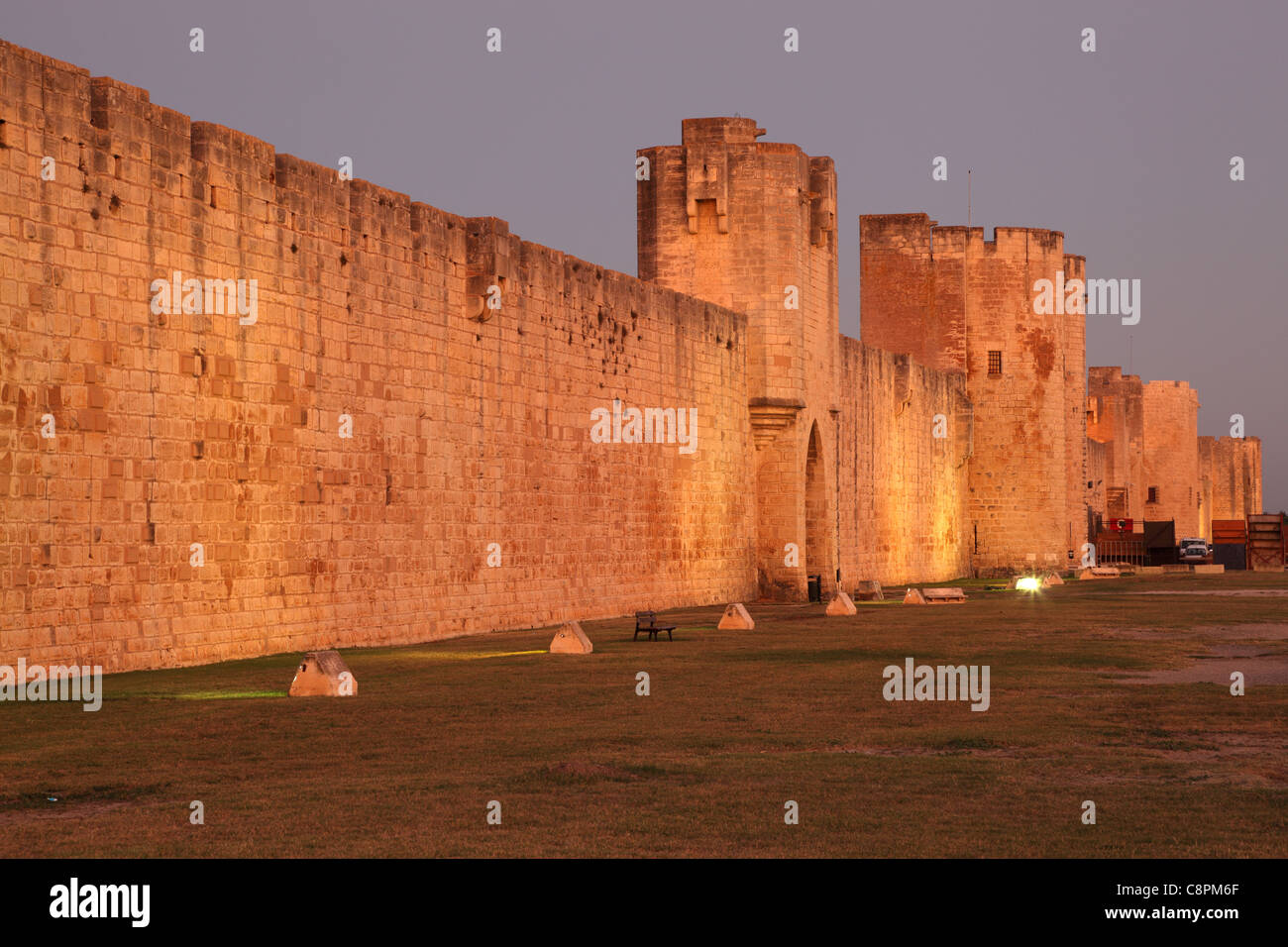 Medieval ramparts hi-res stock photography and images - Alamy
