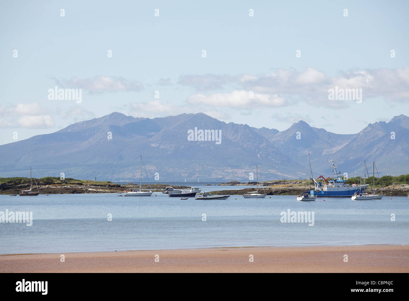 Kames Bay, Millport on the Island of Great Cumbrae with the mountains of Arran in the background, North Ayrshire, Scotland, UK Stock Photo