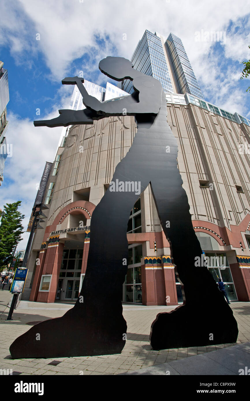 The Hammering Man sculpture by Jonathan Borofsky. Seattle Art Museum (SAM). Downtown Seattle