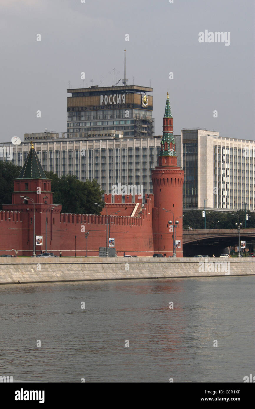 Beklemishevskaya Tower of Moscow Kremlin and the Rossiya Hotel in Zaryadye in Moscow, Russia. Stock Photo