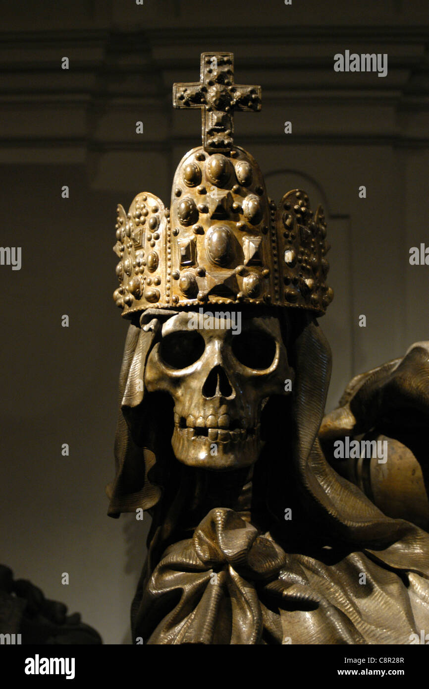 Death in the Imperial Crown. Detail of the tomb of Holy Roman Emperor Charles VI in the Imperial Crypt in Vienna, Austria. Stock Photo