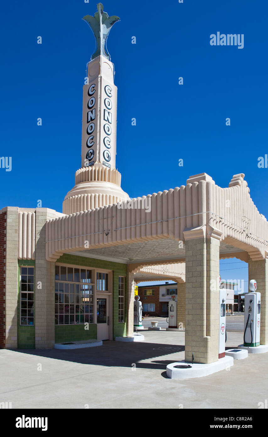 U.S.A. Texas, Shamrock, the restored Magnolia gas station on the Route