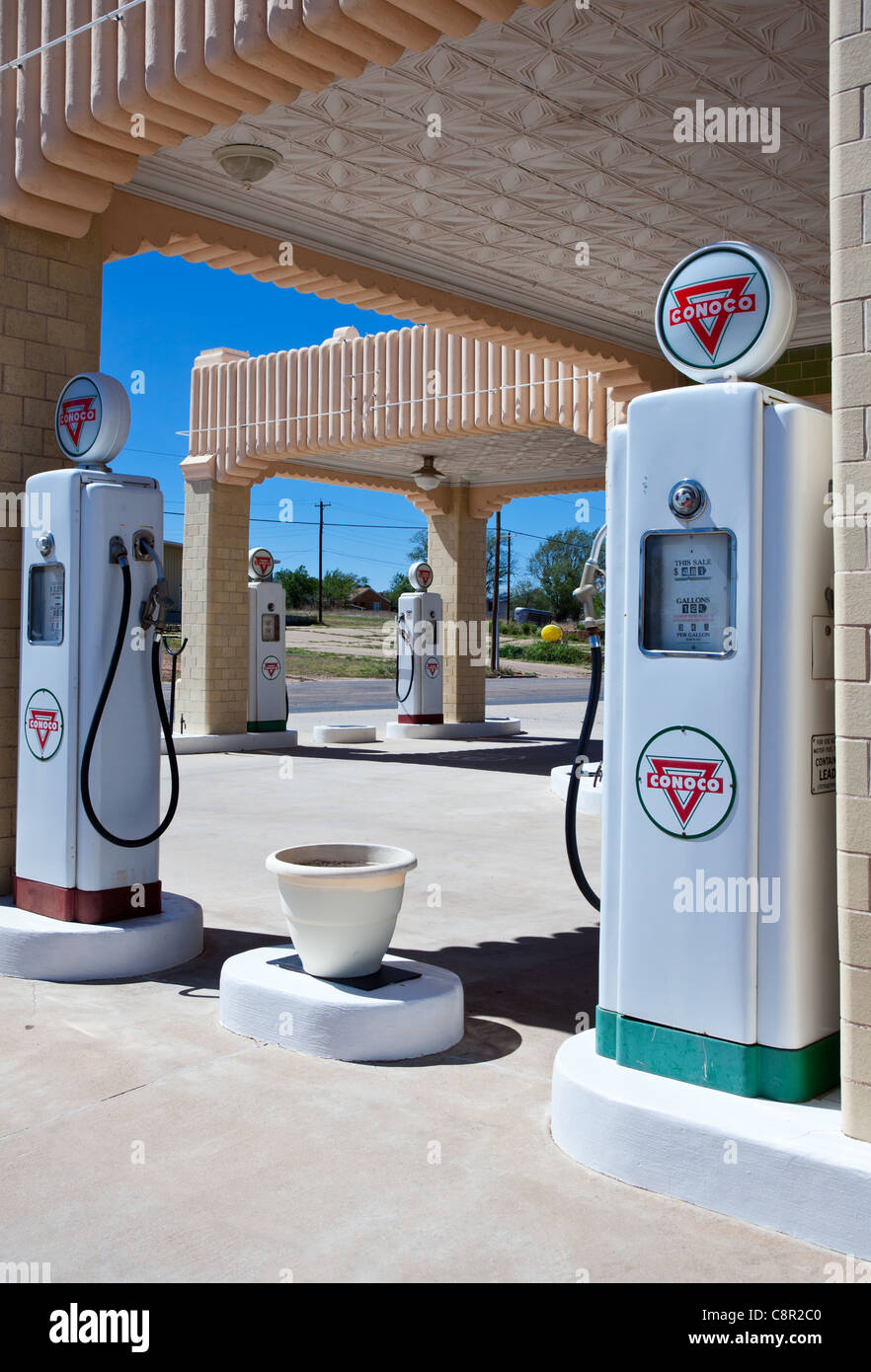 U.S.A. Texas, Shamrock, the restored Magnolia gas station on the Route