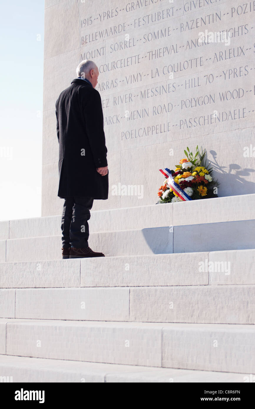 A veteran pays his respects to memory of those killed in the First and Second World Wars at the Canadian Memorial at Vimy Ridge Stock Photo