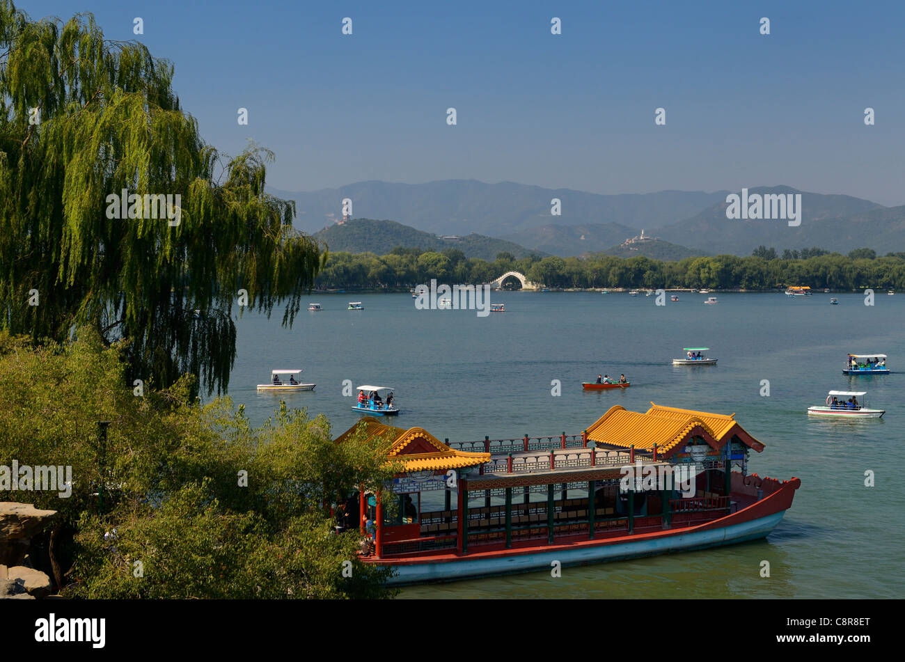 South Lake Island Dragon boat ferry with Jade Peak Pagoda and Jade Belt Bridge at Summer Palace Beijing China Stock Photo