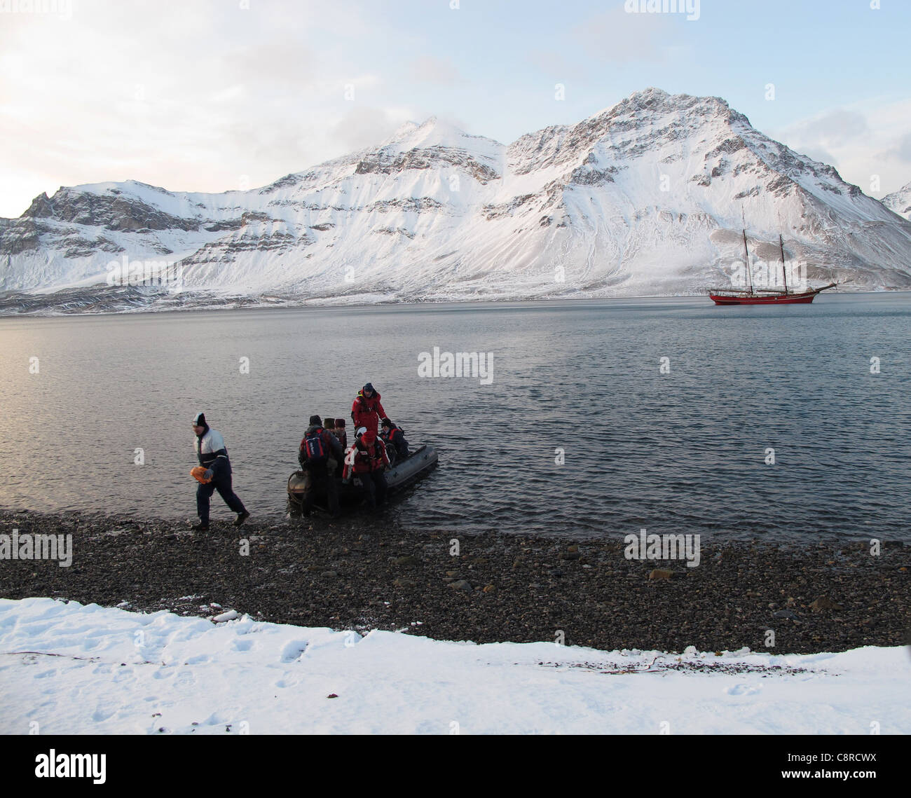 A group from the sailing ship 'Noorderlicht' landing with a zodiac at Trygghamna, Isfjord, Spitsbergen Stock Photo