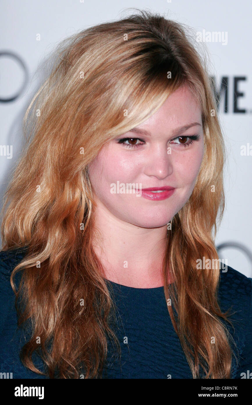 Julia Stiles at arrivals for Showtime 2011 EMMY Nominee Reception, SKYBAR  at MONDRIAN, Los Angeles, CA September 17, 2011 Stock Photo - Alamy