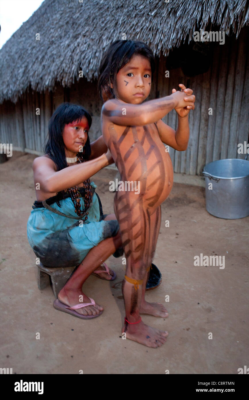 Xingu young  girls Xingu girl hi-res stock photography and images - Alamy