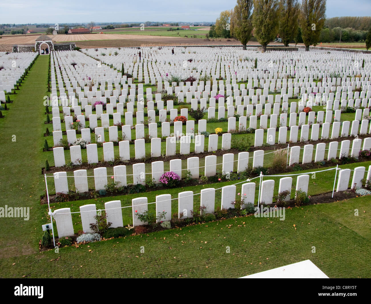 Tynecot Cemetery for World War One soldiers killed in the Ypres vicinity, Belgium, EU Stock Photo