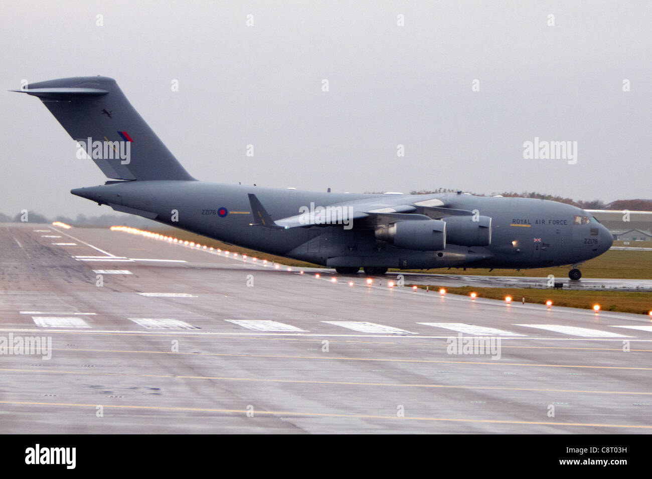 Raf c 17 globemaster hi-res stock photography and images - Alamy