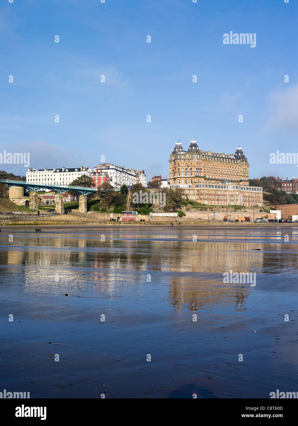 dh South Bay SCARBOROUGH NORTH YORKSHIRE The Spa Bridge and The Grand Hotel Scarborough beach uk english seaside Stock Photo