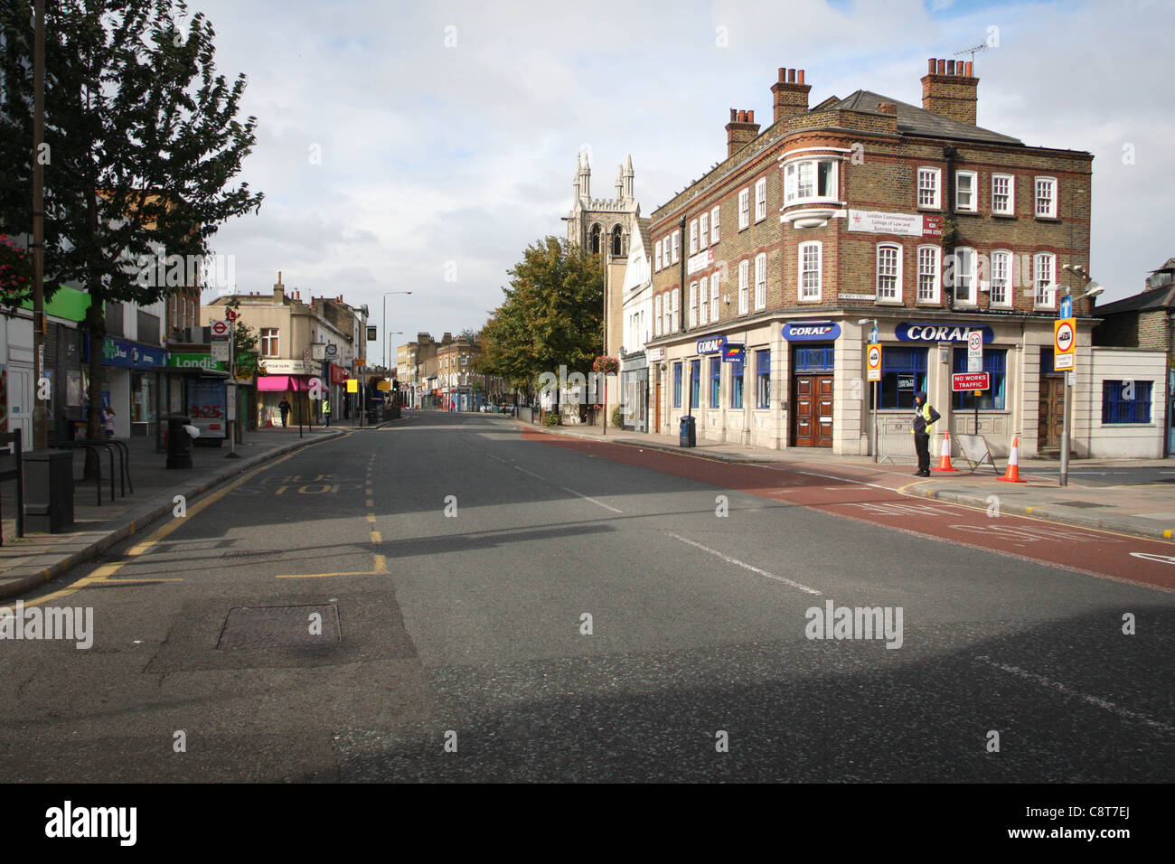 Empty london street hi-res stock photography and images - Alamy