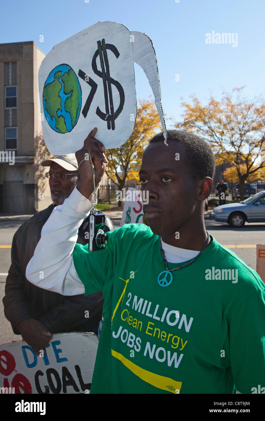 Detroit, Michigan - The Sierra Club, the Michigan Welfare Rights Organization, and Occupy Detroit picketed DTE Energy, calling for clean and affordable energy and an end to utility shutoffs for DTE's gas and electric customers. DTE burns mostly coal, and has just announced a $174 Stock Photo