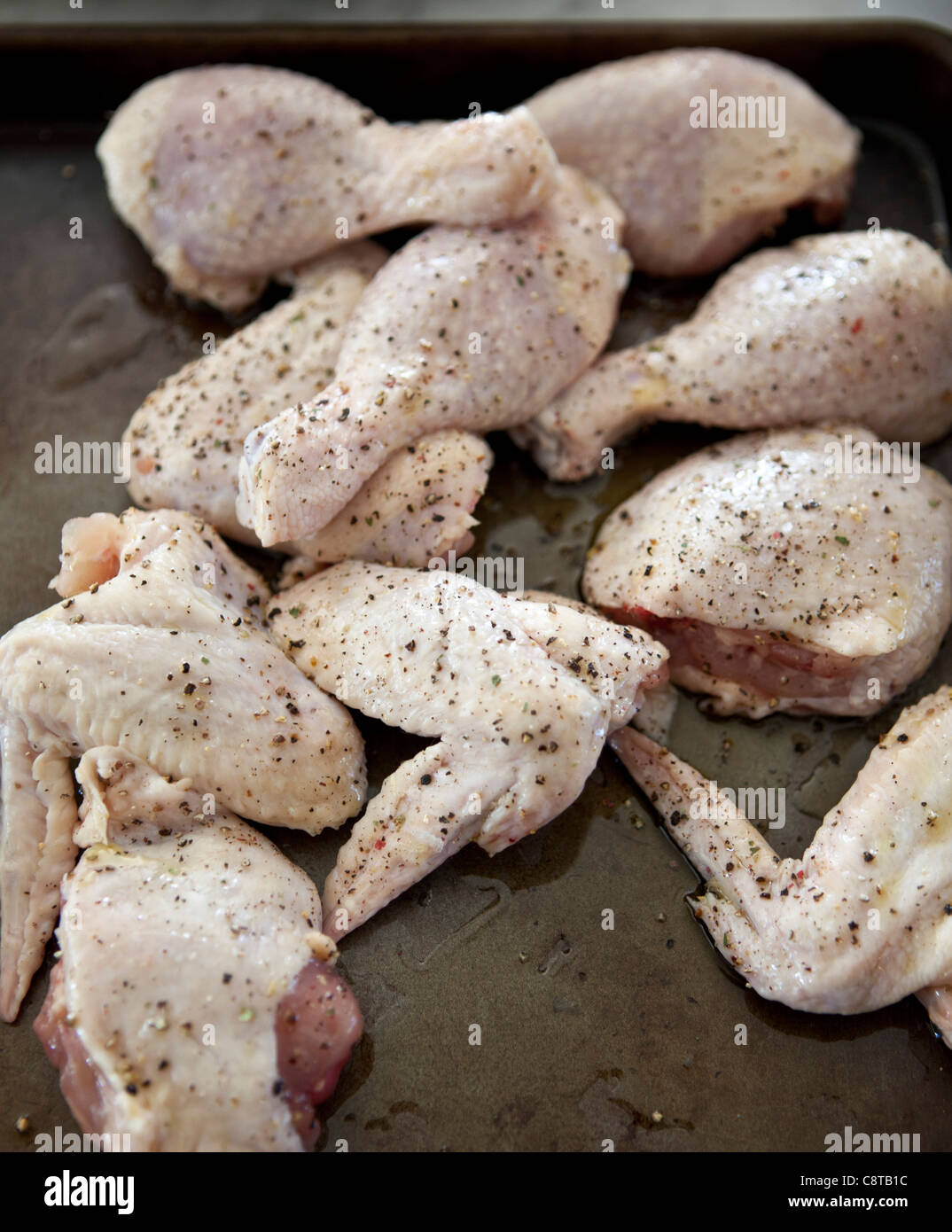 Close up of seasoned raw chicken pieces Stock Photo - Alamy