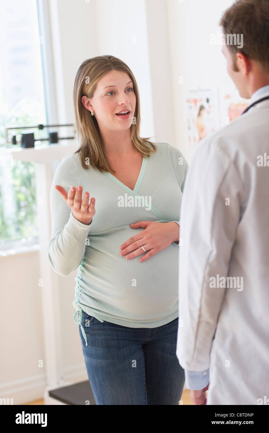 USA, New Jersey, Jersey City, Young woman with doctor in doctor's
