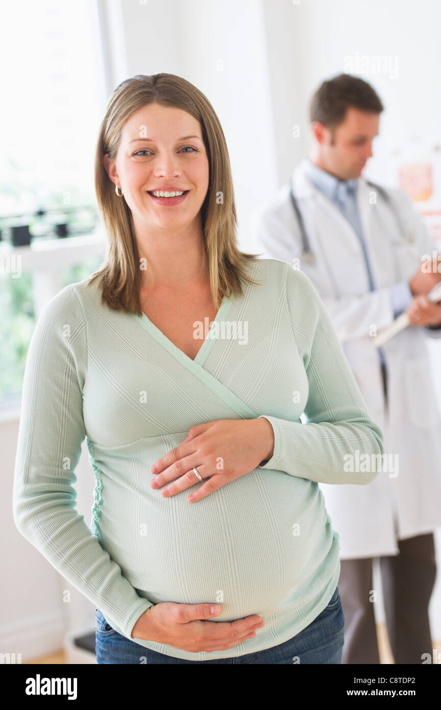 USA, New Jersey, Jersey City, Young woman with doctor in doctor's