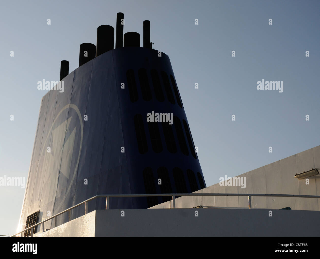 Blue funnel ship hi-res stock photography and images - Alamy
