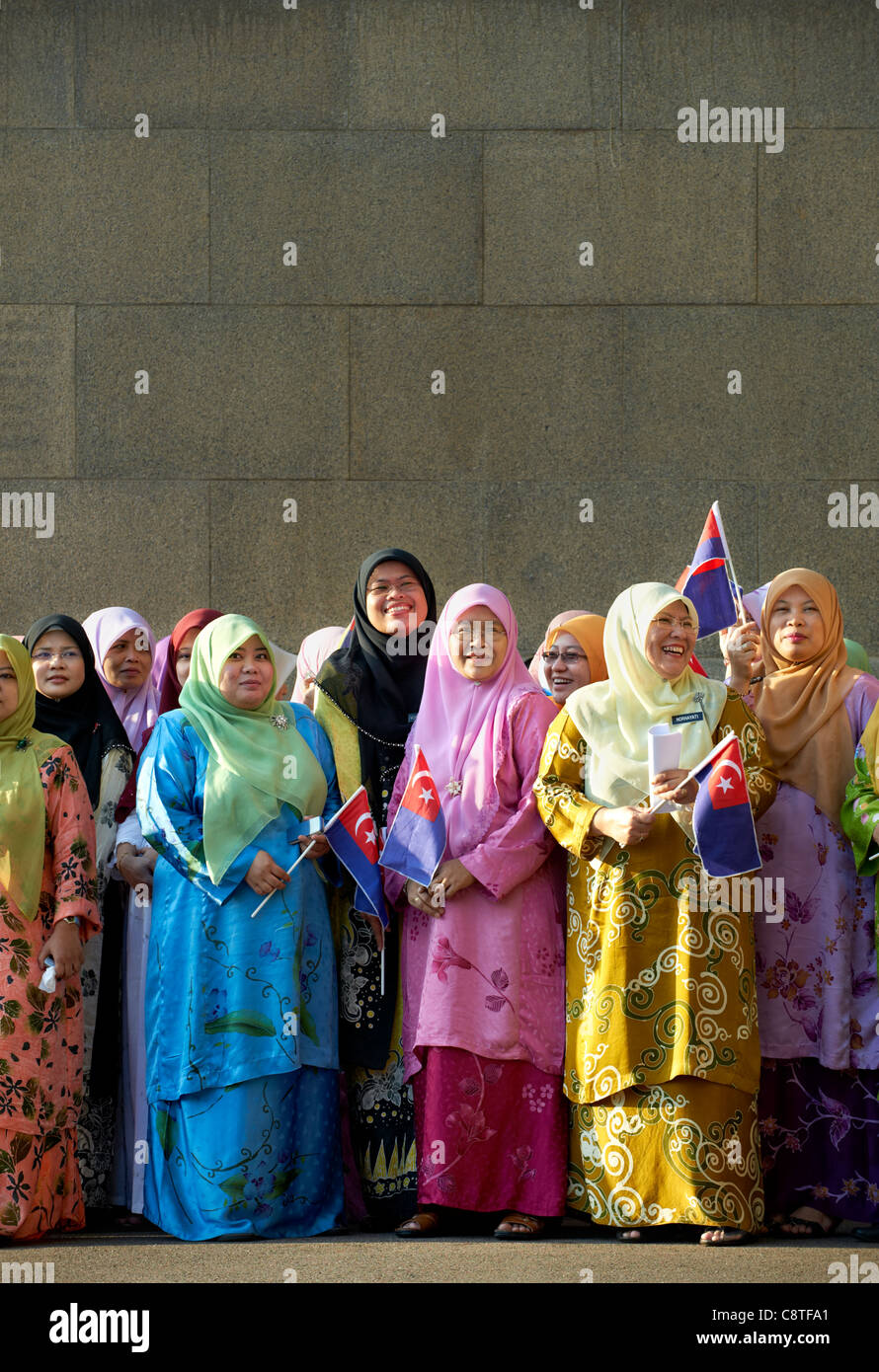 Women dressed in malaysian traditional hi-res stock photography and images  - Alamy
