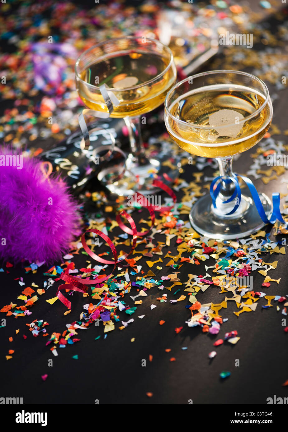Vertical shot two champagne hi-res stock photography and images - Alamy