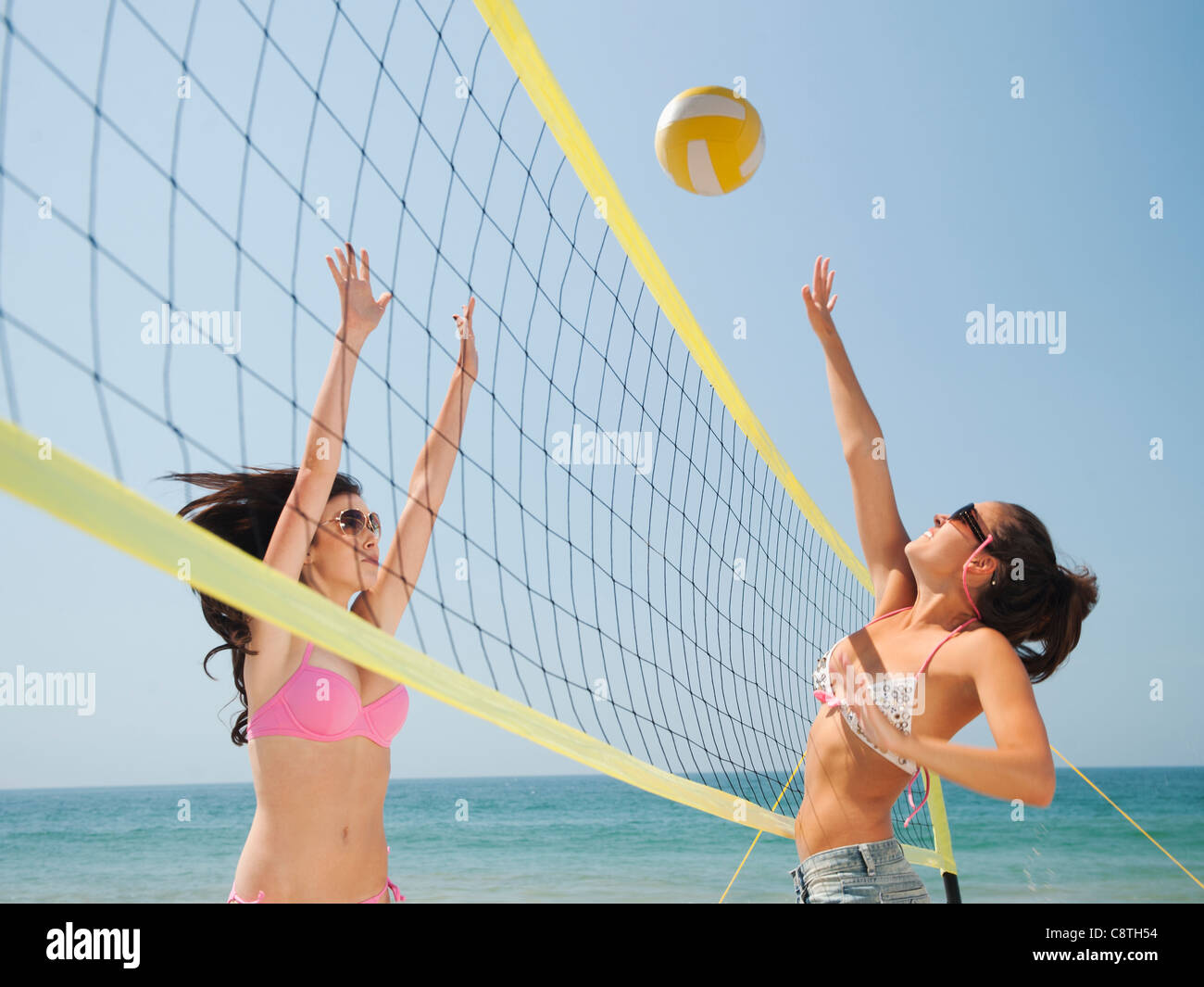 USA, California, Malibu, Two attractive young women playing beach volleyball Stock Photo