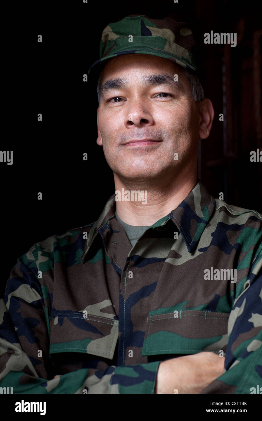 Wearing military uniform hi-res stock photography and images - Alamy